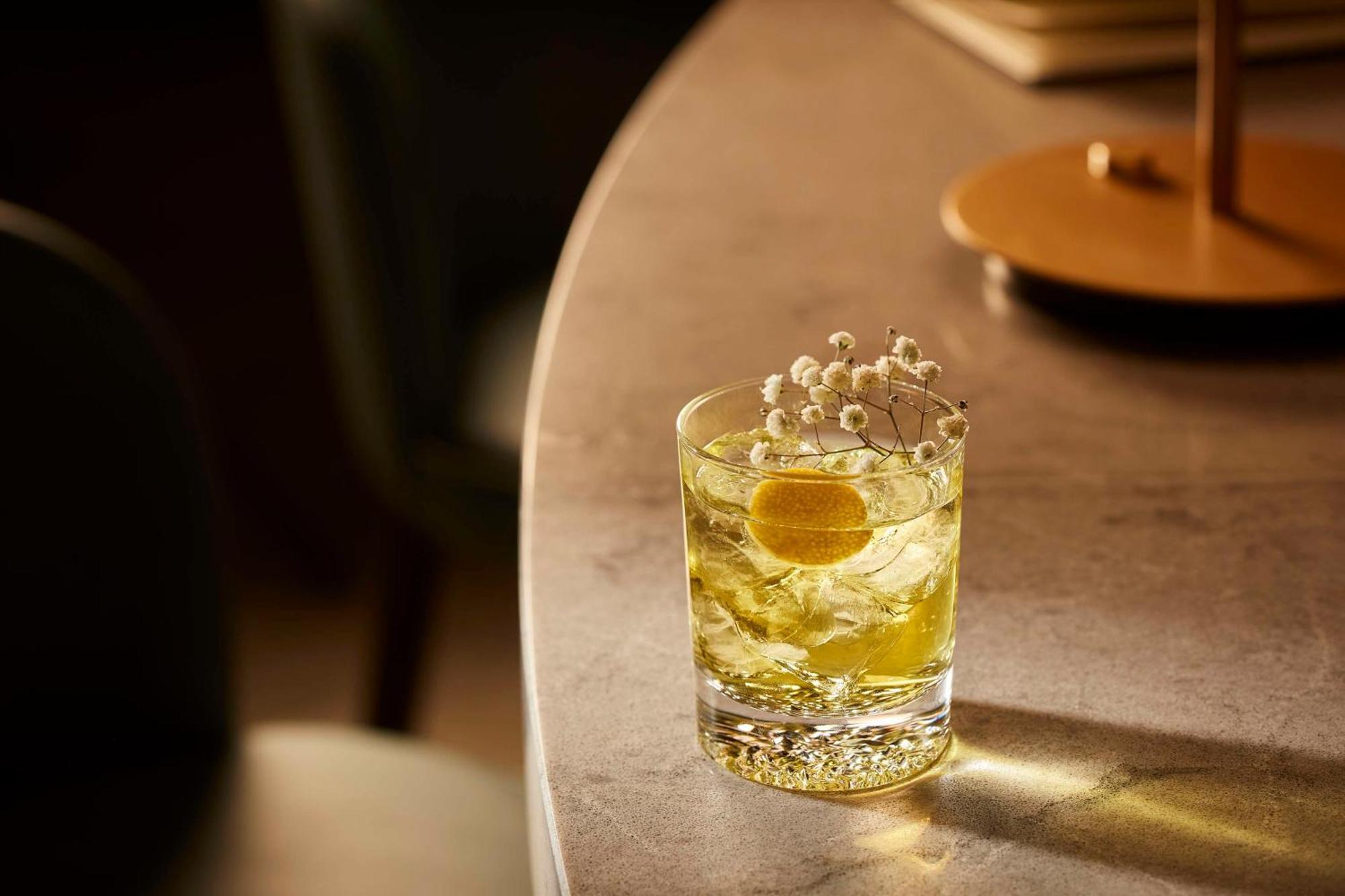 Nh Collection Helsinki Grand Hansa المظهر الخارجي الصورة A glass of Old Fashioned